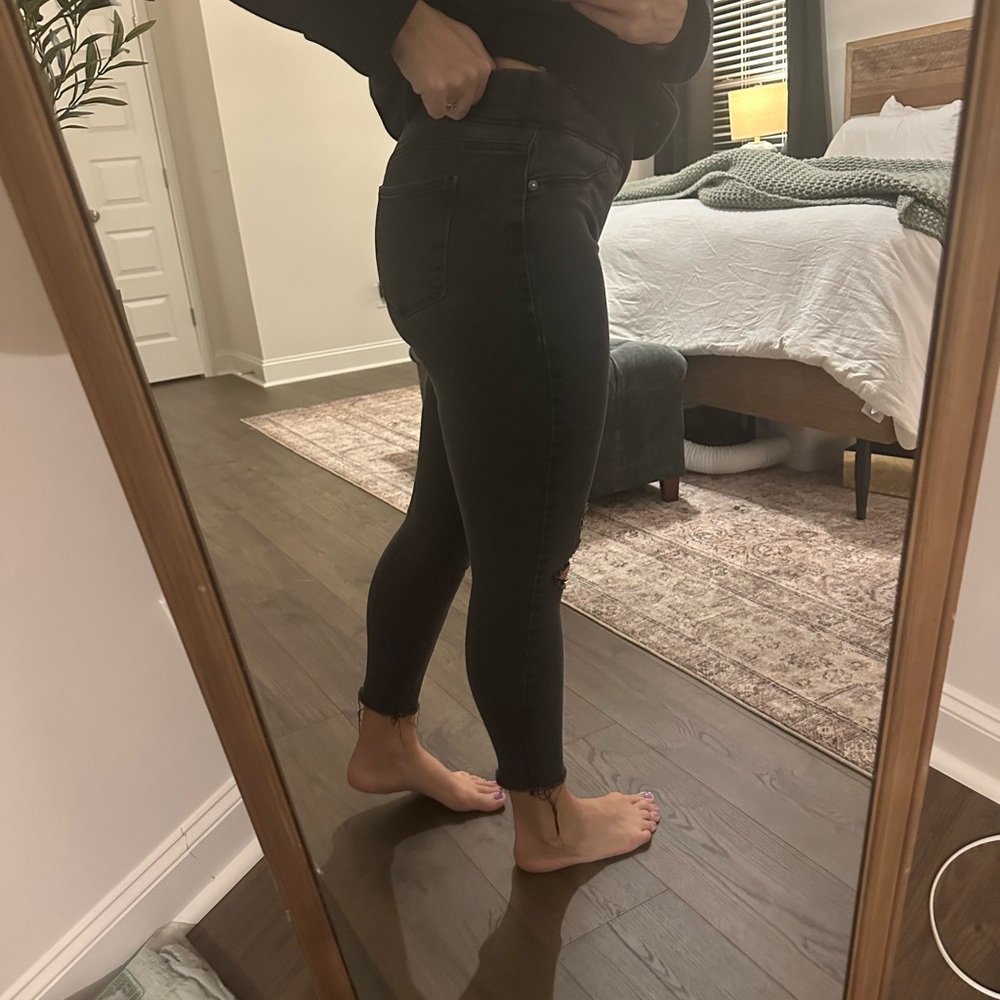 Old Navy Rockstar Jeggings - Destroyed Size 8. Pull on jeggings. - Picture 3 of 3